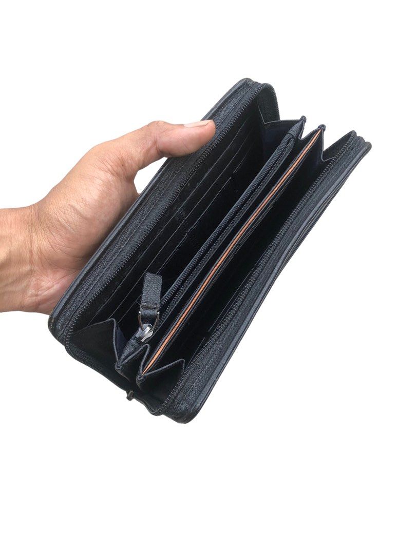 Tumi black deals wallet