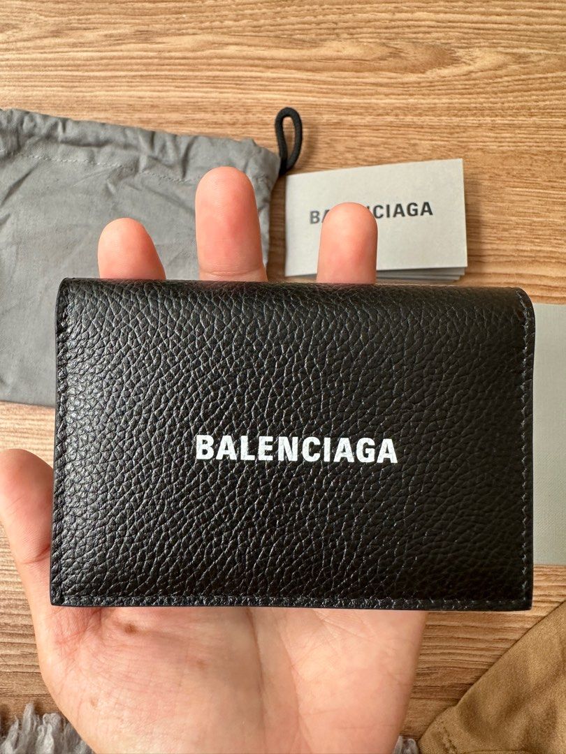 Balenciaga card holder wallet (Category: Luxury Bags & Wallets) located in Mabalacat. Submitted by jastin17 (Listing ID 1234845685, Image 2). Description: Impulse buy Money back if proven fake Complete with dust bag, card, and box Like new condition .