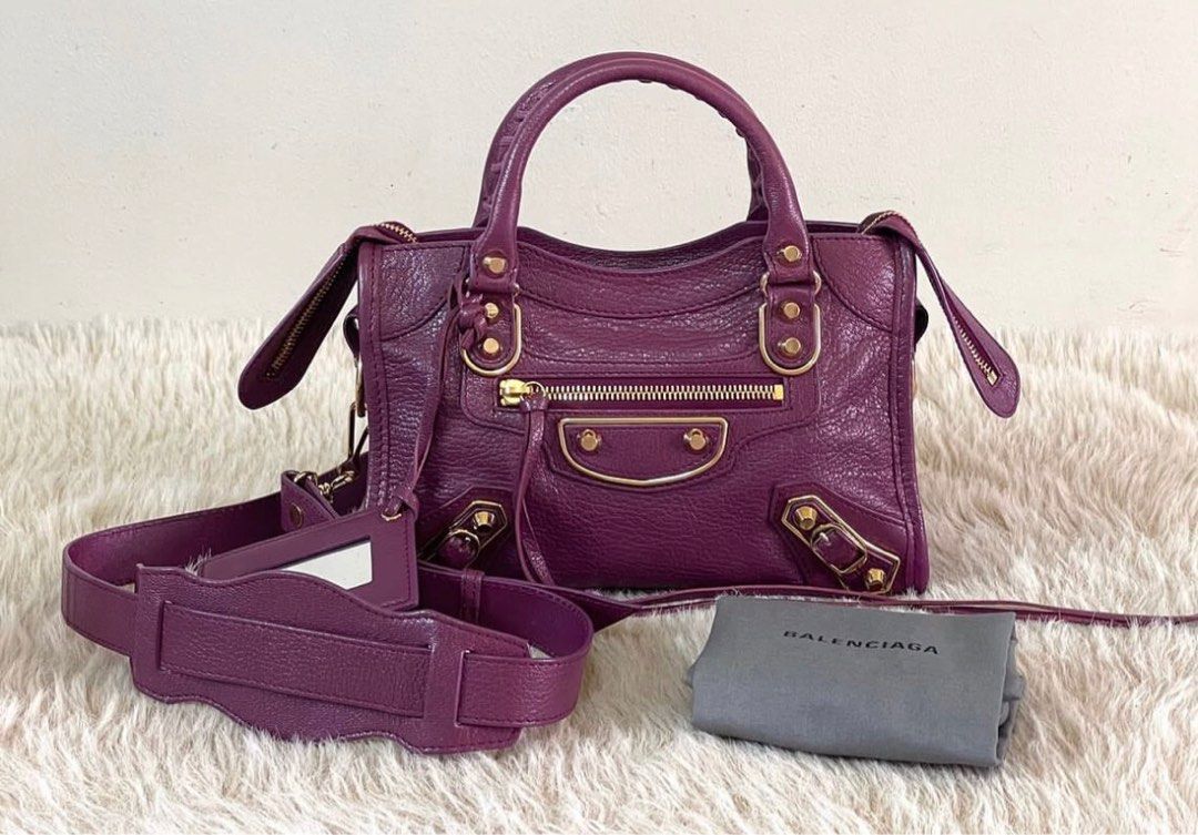 Balenciaga City Mini Metallic Edge (Category: Luxury Bags & Wallets) located in Manila. Submitted by bagislifeshop (Listing ID 1234862434, Image 1). Description: .