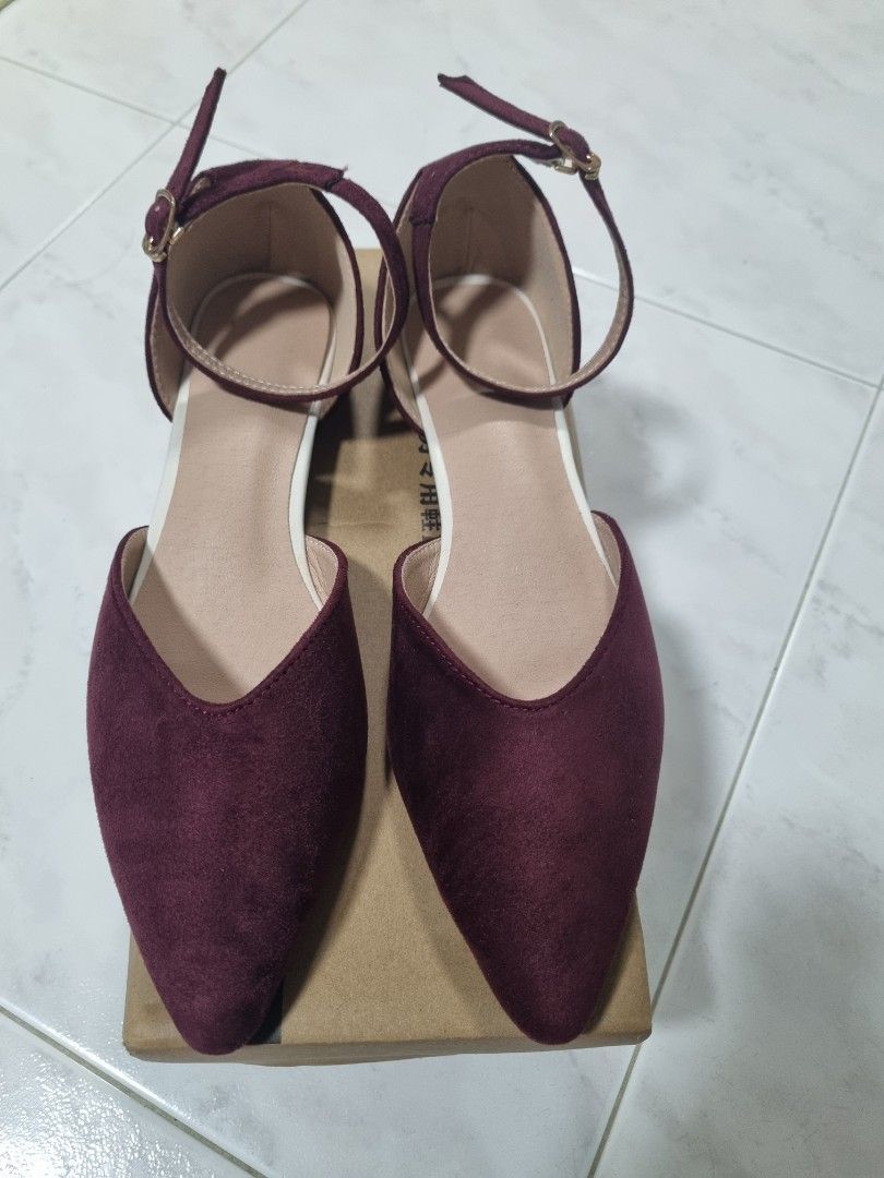 Maroon hotsell flat sandals