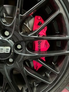 🔥Caliper Spray with Sticker (Fluoro Pink)🔥 Many stickers to choose *Limited time promo* suitable for all car models like BMW , Audit , Honda , Toyota , Mitsubishi , Mercedes , Brembo Brake , Suzuki , Mini Cooper , Brake Kit