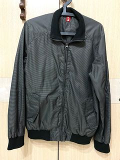 Calvin Klein 秀上金屬光澤外套