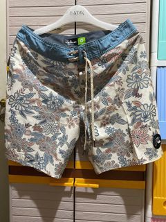 Celana Surfing / celana pantai / celana satai batik motif / celana quilsilver size 32 motif batik celana pria santai
