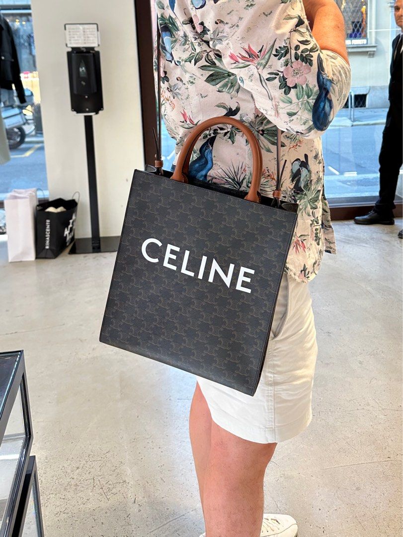 Celine CABAS VERTICAL IN TRIOMPHE CANVAS AND CALFSKIN