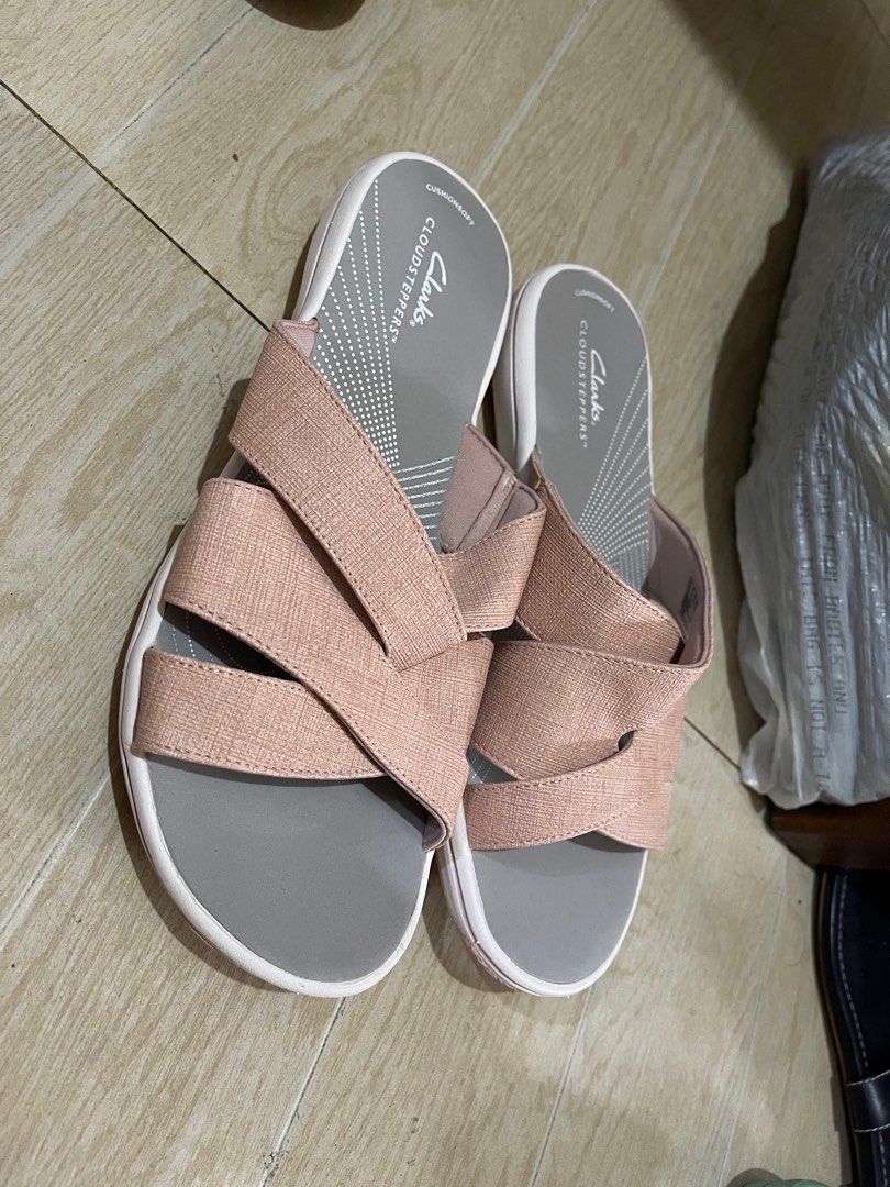 Clarks slippers top for ladies