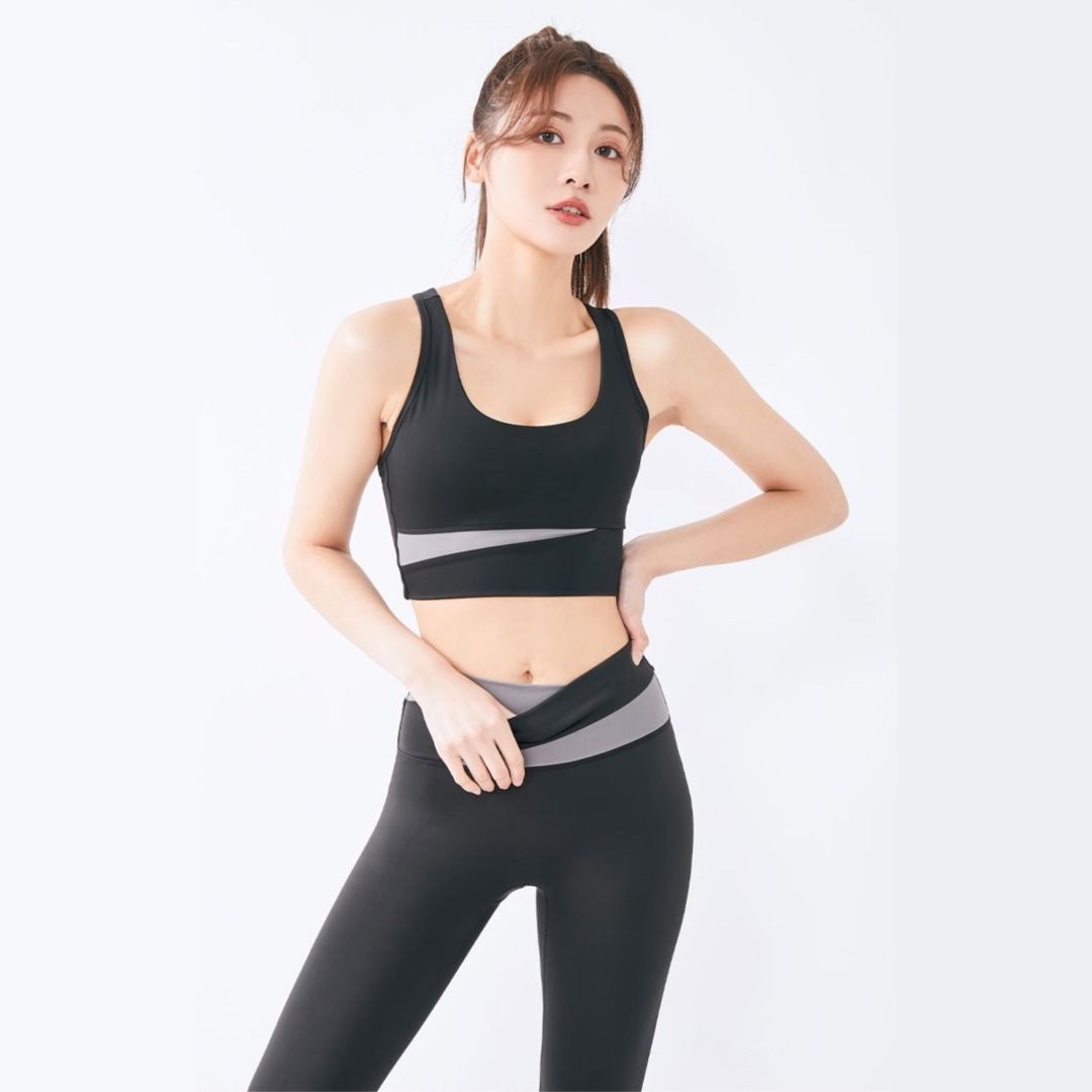 Yoga outfit set, Women's Fashion, Activewear on Carousell