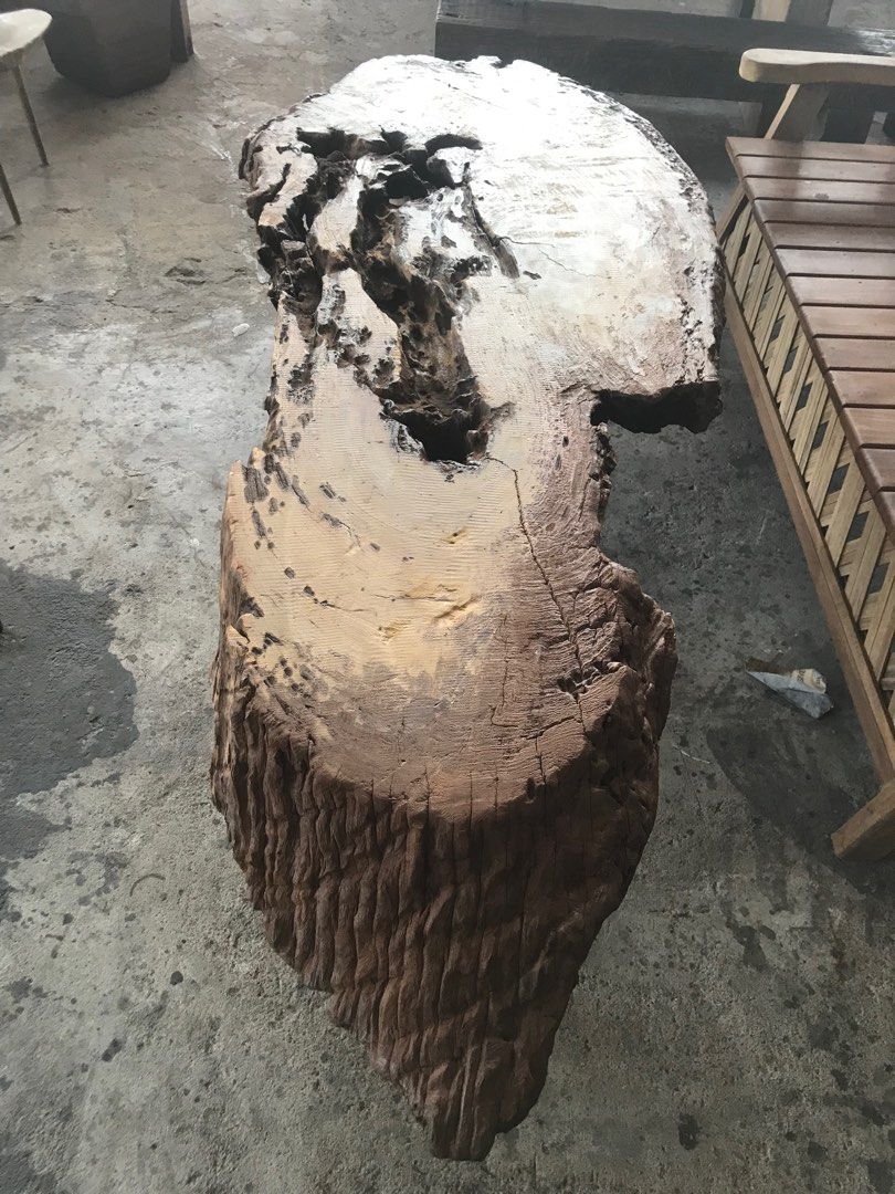 Coffee table cengal solid (Category: Other Home Furniture) located in Petaling Jaya. Submitted by syuhaimi93 (Listing ID 1234935556, Image 1). Description: Kepingan kayu cengal corak lubang semulajadi.
