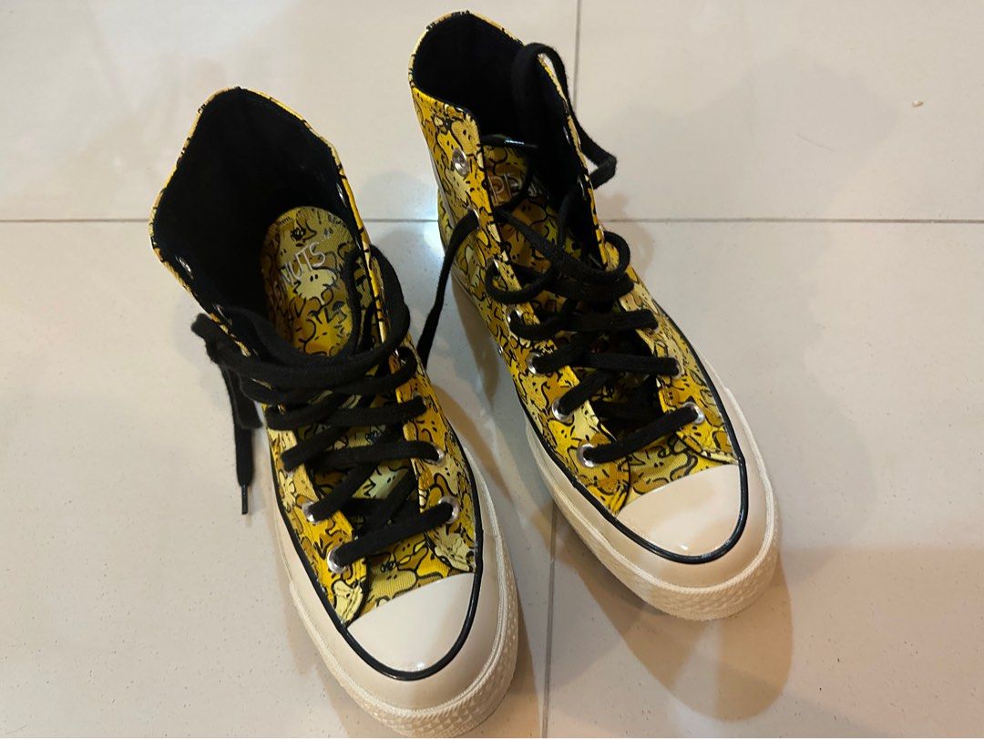 Gold outlet chucks shoes