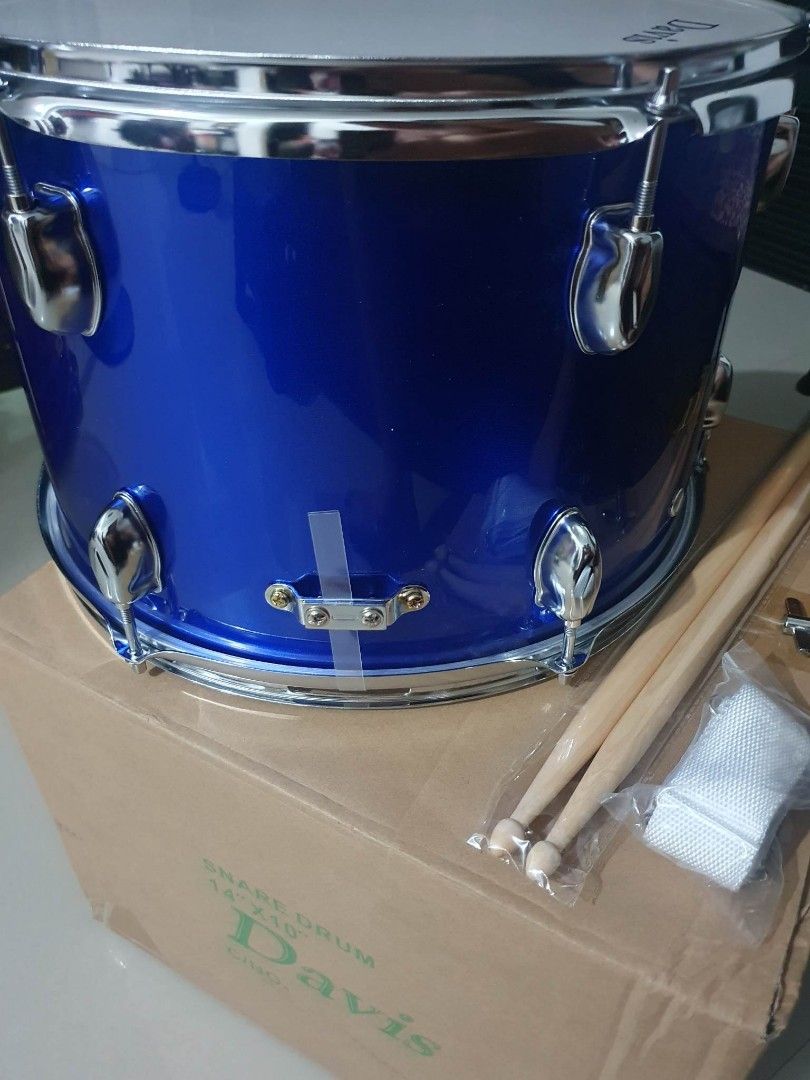 Davis Marching Snare Drum Blue 14"x 10" 6 Lugs., Hobbies & Toys, Music