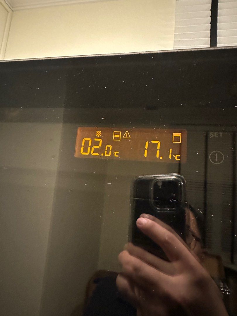 Eurocave wine fridge Vieillitheque 283V2 with 6 main du sommelier and 1 presentation, shelves