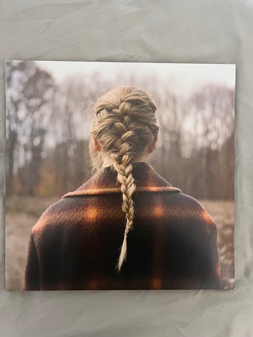 Evermore Taylor Swift Green Disk Vinyl (Category: Vinyls) located in Quezon City. Submitted by cvtia (Listing ID 1234932041, Image 1). Description: .