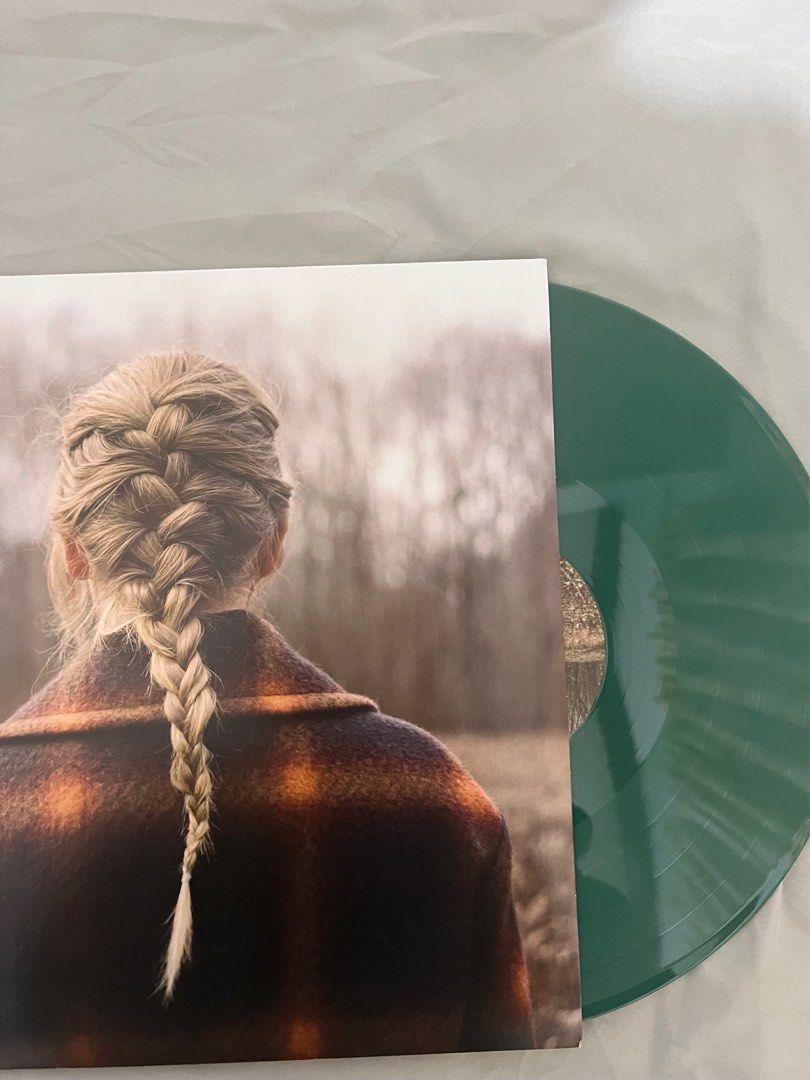 Evermore Taylor Swift Green Disk Vinyl (Category: Vinyls) located in Quezon City. Submitted by cvtia (Listing ID 1234932041, Image 2). Description: .