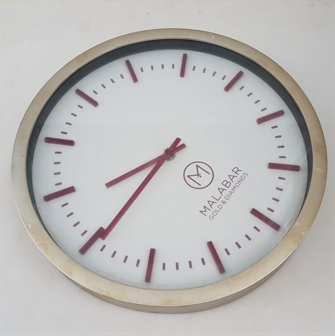 Exquisite Malabar Gold Diamonds Clock Wall Display Round Shaped Clock Designer Timer Props Curio Versatile Timepiece Art decor Clock Collectibles Rare Souvenir Watch Memento Retro Memorabilia Home Dec...