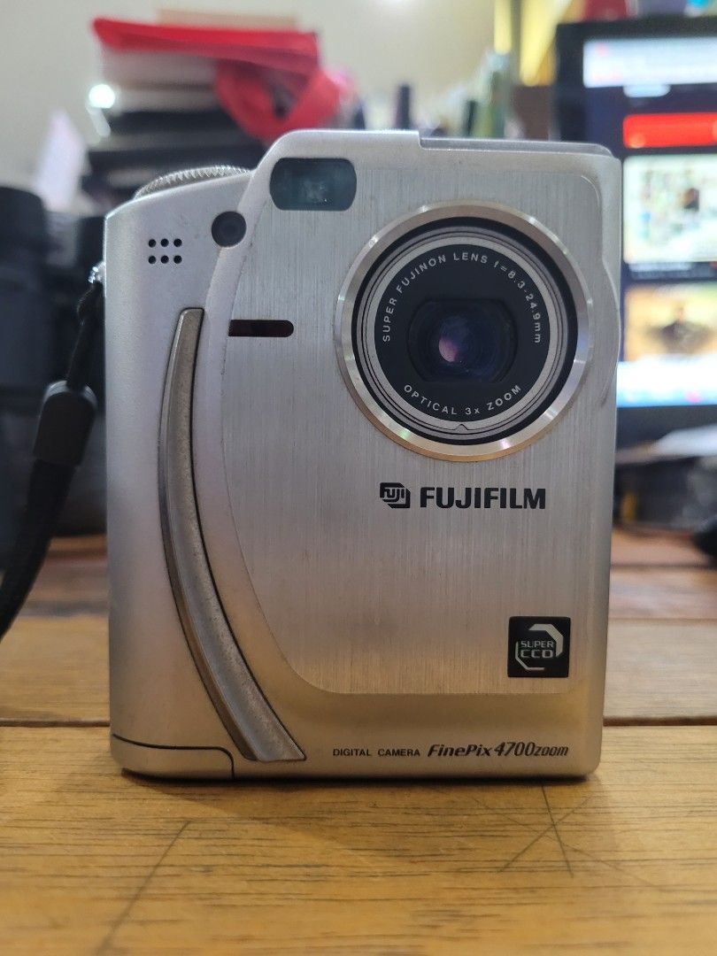 Faulty Digital Camera Fujifilm FinePix 4700 Zoom, Hobbies & Toys