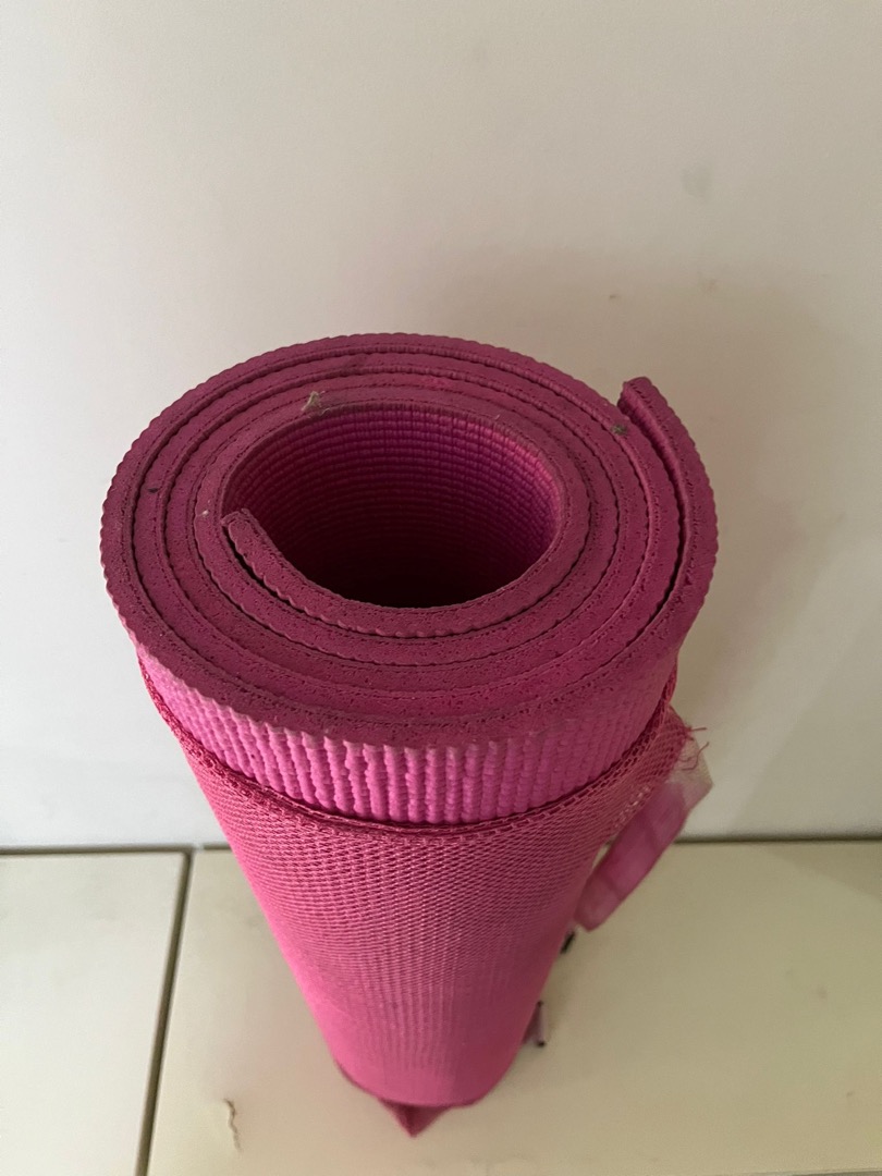 Free pink exercise mat, Sports Equipment, Exercise & Fitness, Exercise