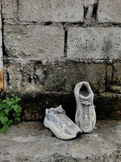 Unauthorized yeezy clearance 700