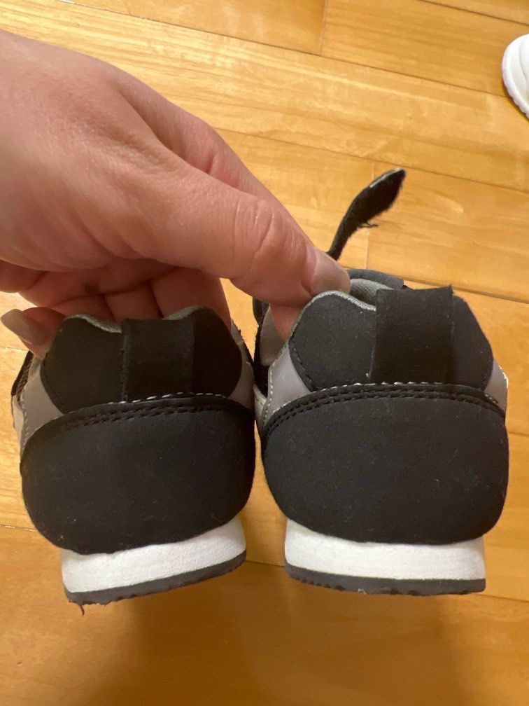 Futafuta baby shoes, 兒童＆孕婦用品, 嬰兒及小童流行時尚- Carousell