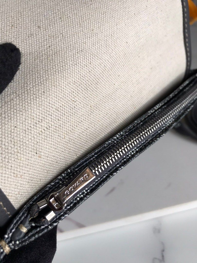 🤍Goyard Plumet Crossbody Bag in Grey, Women's Fashion, Bags & Wallets, Cross-body  Bags on Carousell