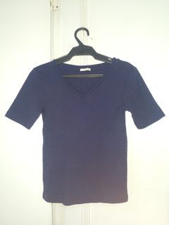 Uniqlo GU navy blue v neck