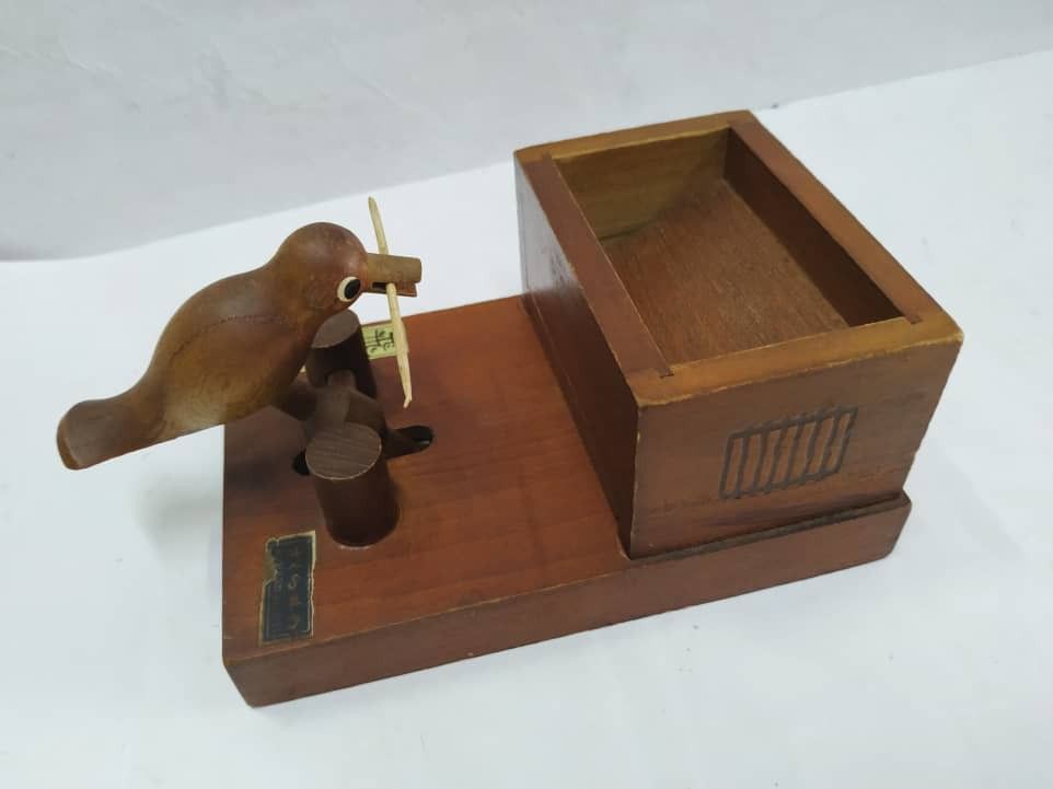 Hakone Yosegi Trick Box Karakuri TOOTHPICK DISPENSER Japan, Hobbies