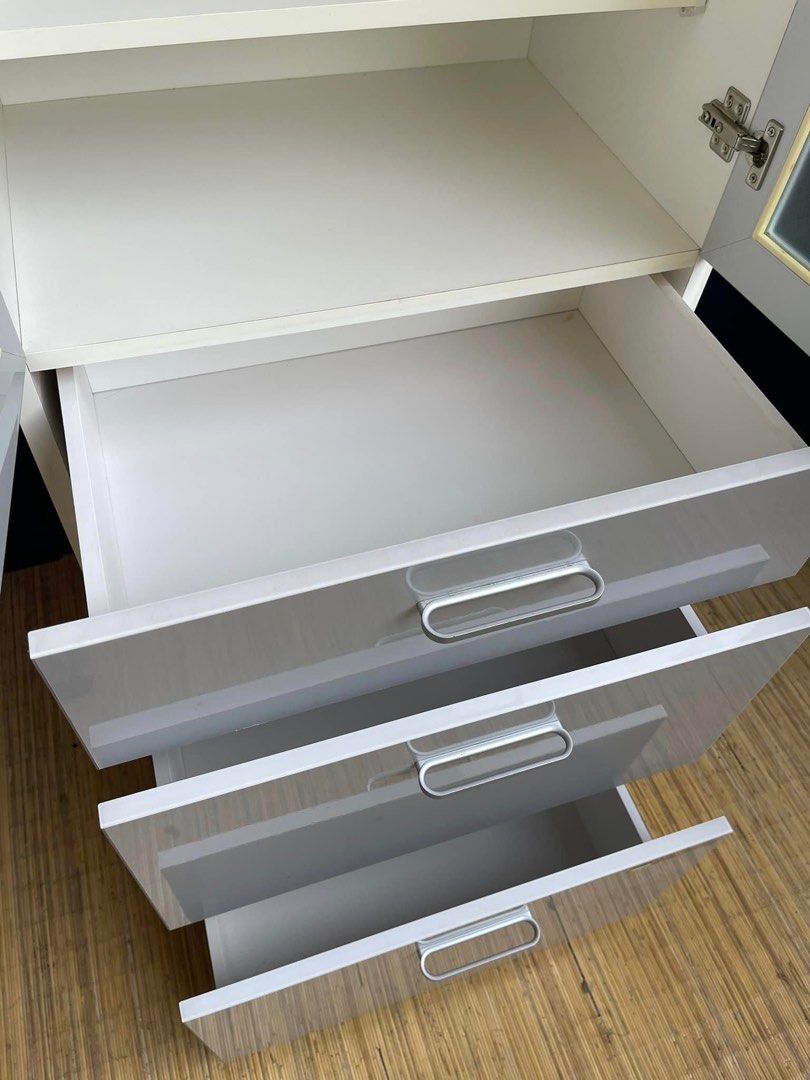 Hettich pantry/Display on Carousell