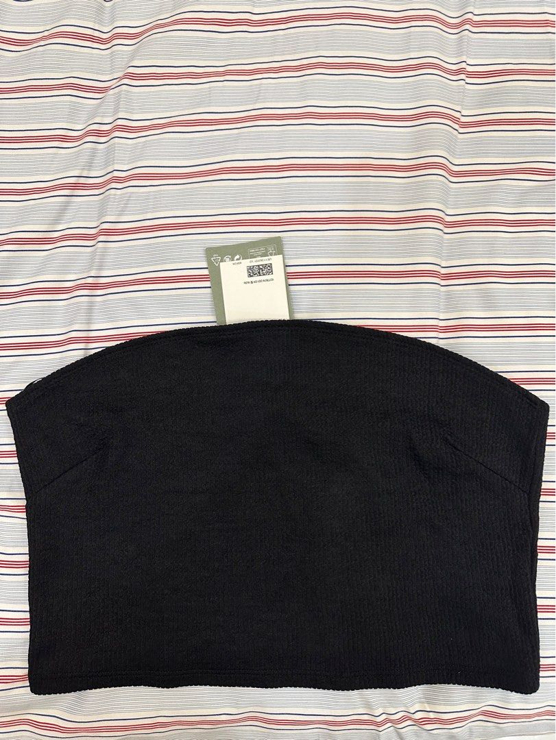 H&M Black Tube Top (Category: Blouses) located in Manila. Submitted by sofffdlr (Listing ID 1234904631, Image 1). Description: .