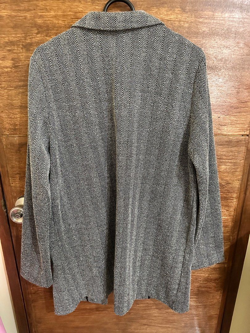 H&M Long Jacket Black/Herringbone-Patterned (Category: Coats, Jackets and Outerwear) located in Makati City. Submitted by ronsy21 (Listing ID 1234841163, Image 3). Description: Only used once in Dubai Marina..