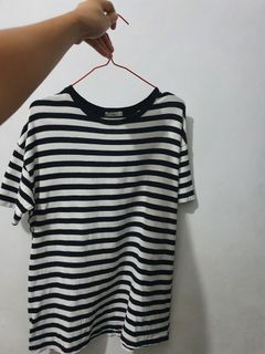 Kaos garis garis size m preloved