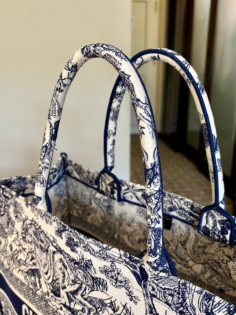 Large Dior Book Tote Ecru and Blue Toile de Jouy Embroidery (42 x 35 x 18.5  cm)