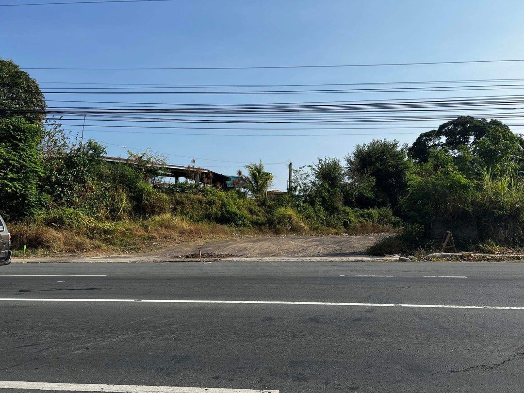 Lemery- Taal Property (Category: Lot) located in Quezon City. Submitted by daintyscoutph (Listing ID 1234915613, Image 1). Description: Direct owner. Lot Area - 2,934 sqm Frontage - 31 Meters Selling Price - 8,000 per sqm (negotiable) Ready for any development Main Road Along the highway Easy access going to Lemery and Taal Lot is located at National Highway Lemery Taal. Gasoline station on the other side of the property. Perfect for commercial s