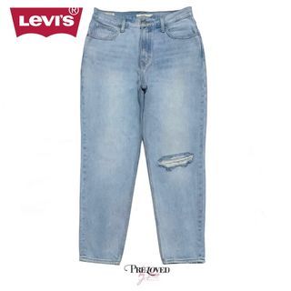 Levi’s mom jeans