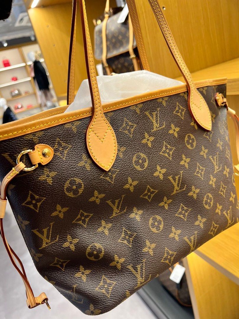 URGENT SALE!! Authentic LV Neverfull Pouch PM Monogram, Luxury, Bags &  Wallets on Carousell