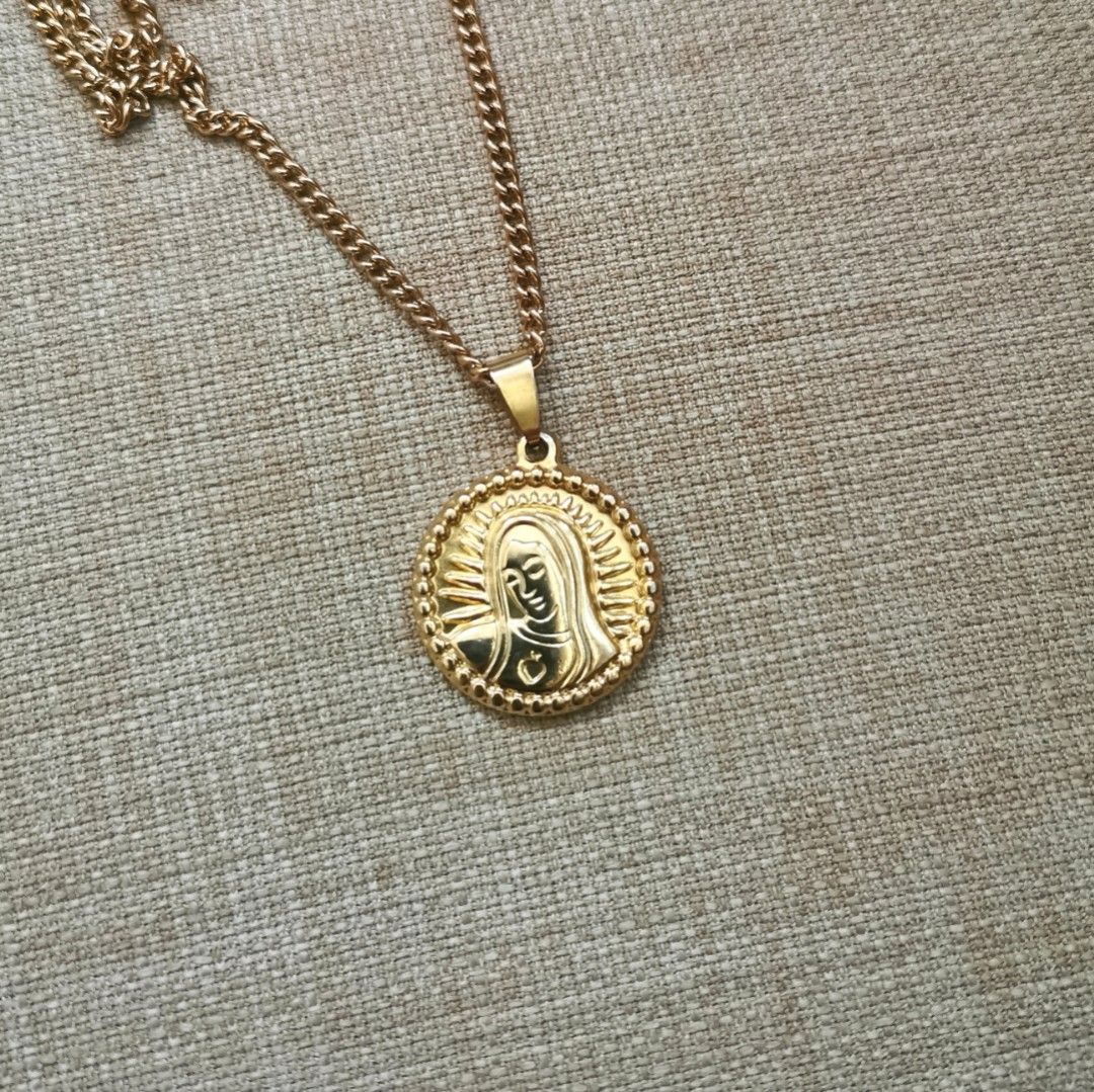 Mama mary gold necklace Clearance