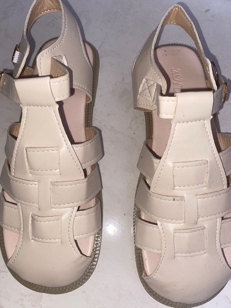 Muzzle Toe Sandals For Women With 3 Spokes Horizontal Straps