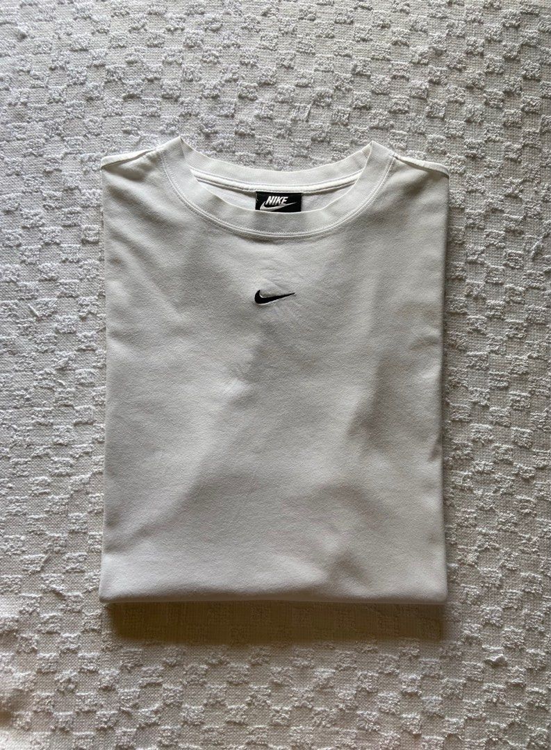 Nike t shirt embroidered online swoosh