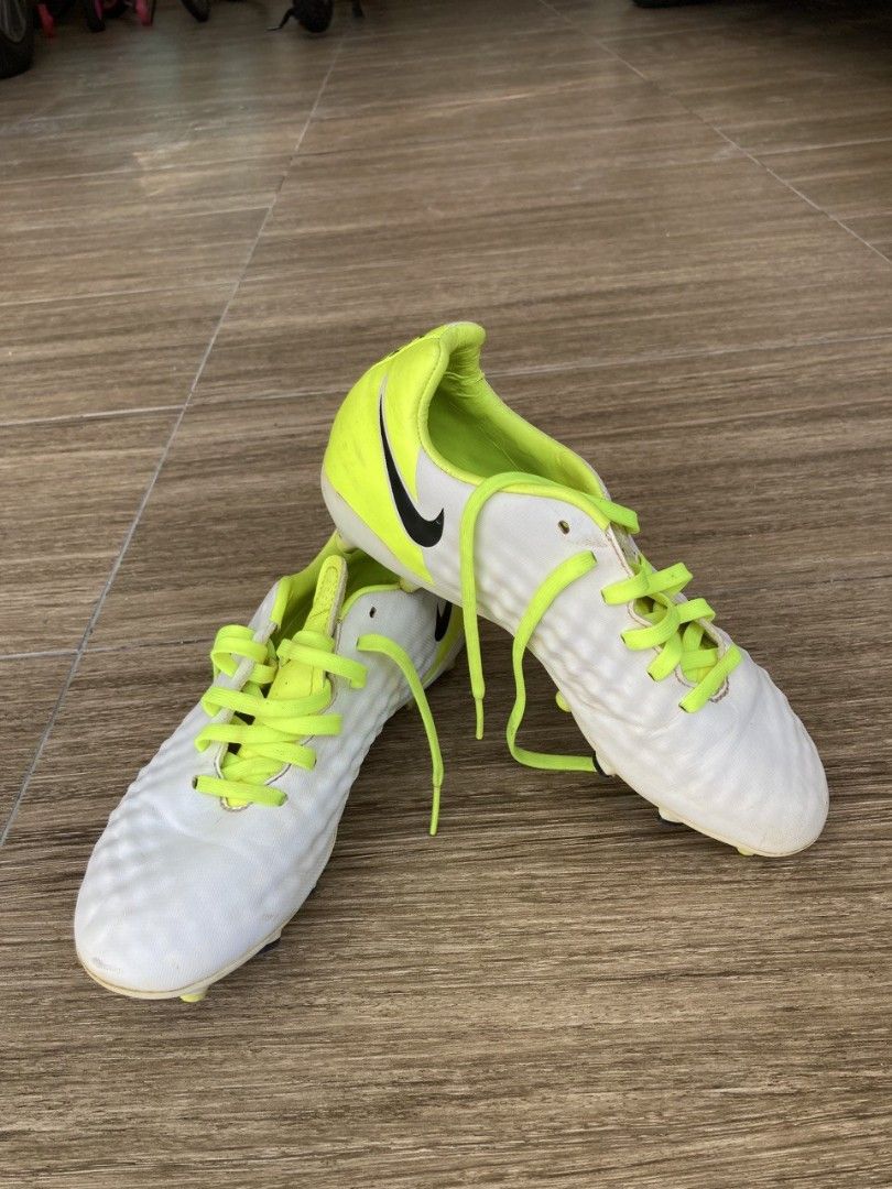 Nike magista size 4 outlet