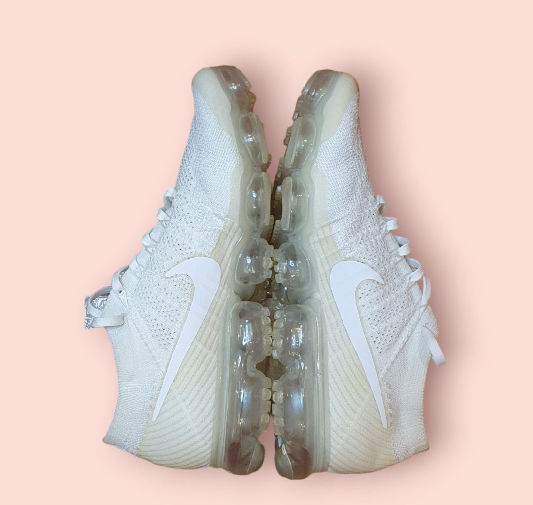 Nike Vapormax Flyknit Triple White Shoes, Men's Fashion, Footwear, Sneakers  on Carousell