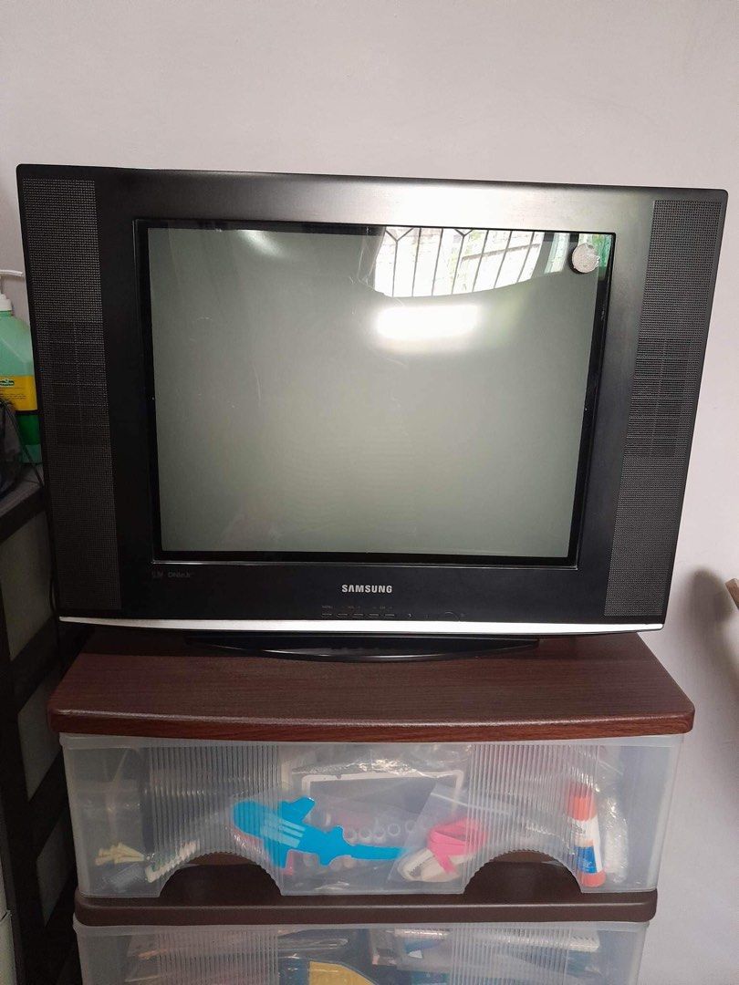Old style Samsung TV 21" with remote control & Antenna P2K, TV & Home