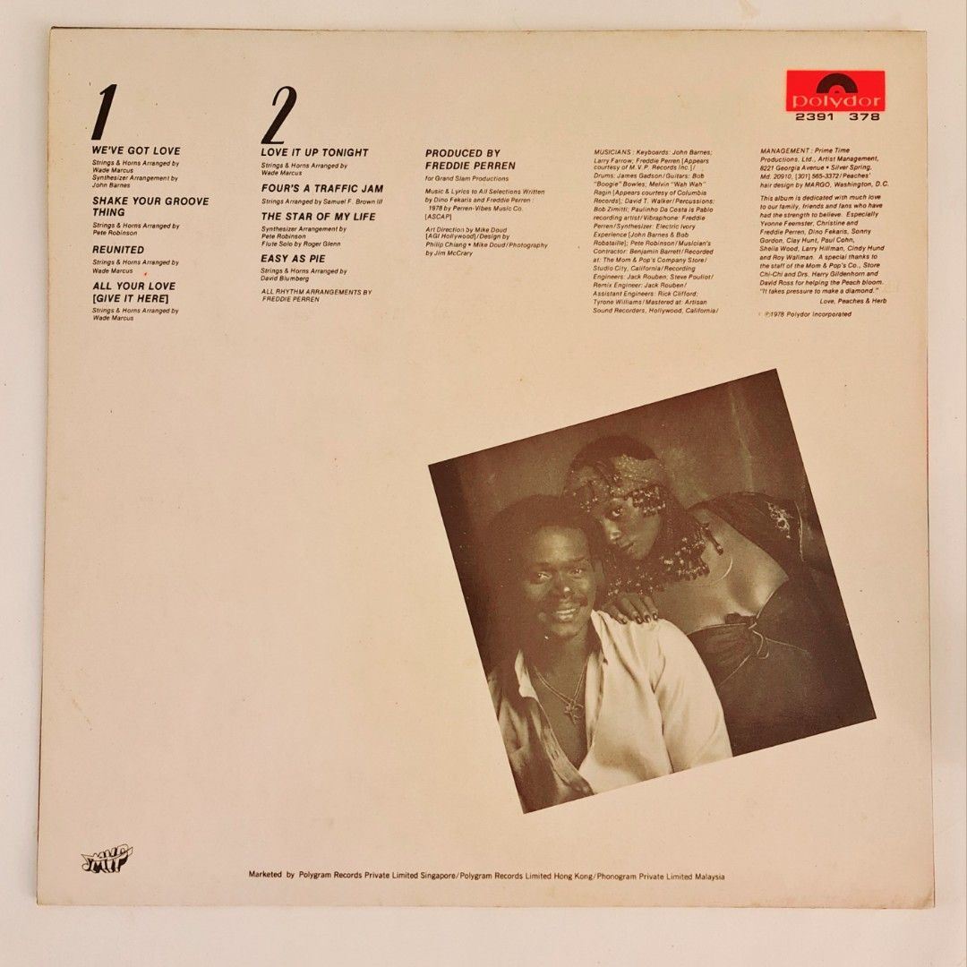 Peaches & Herb 2 Hot LP Vinyl Record Piring Hitam, Hobbies & Toys, Music & Media, Vinyls on