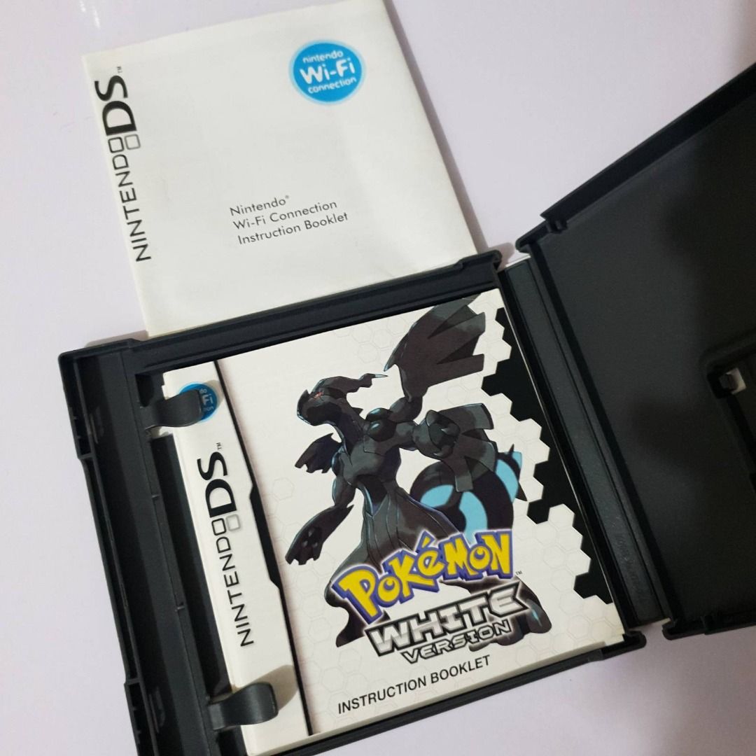 Pokemon White Version Complete with Manual and box PRICE