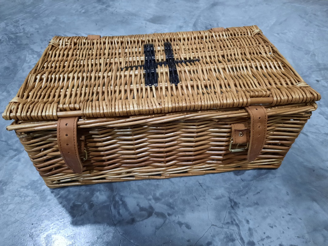 Rattan Picnic Basket c/w Rattan Serving Tray, Furniture & Home Living