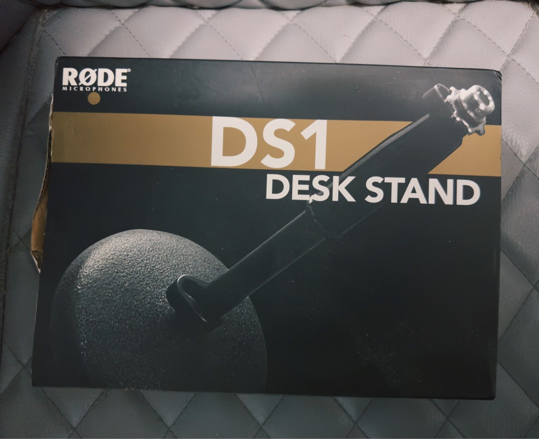 RODE DS1 Desk Stand, Audio, Microphones on Carousell