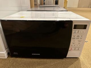 Samsung Microwave Oven (Model: GE83K-1)