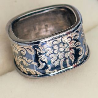 SILVER NIELLO FLORAL CUSHION PROFILE RING AG580, NIELLOWARE JEWELLERY, NIELLOAG580 ENAMEL SILVER, NIELLO TECHNIQUE, THAI SILVER, NIELLO METALWORK, THAI METALWORK, NIELLO SILVER, THAI SILVER, MOTIF JEWELLERY