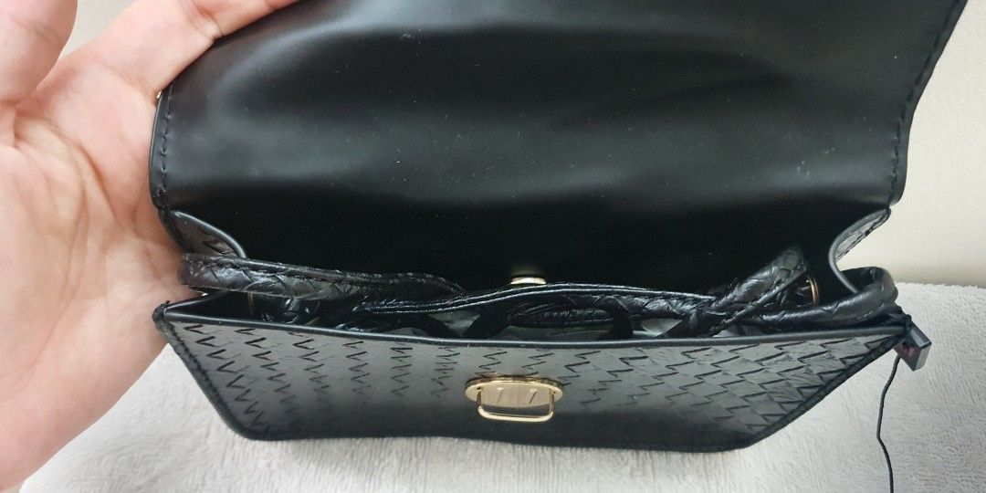 Sofab Sling bag Crossbody bag (Category: Cross-body Bags) located in Makati City. Submitted by simpleconfidence (Listing ID 1234914585, Image 2). Description: .