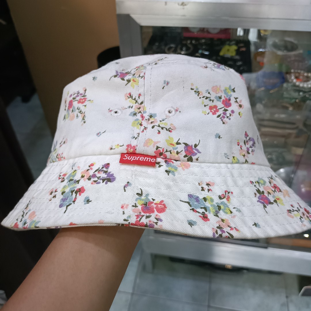 Supreme Logo-Print Bucket Hat