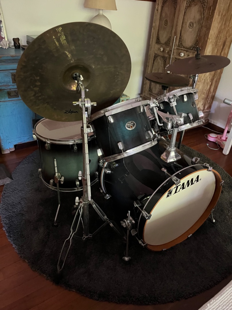 Tama 5pc drum kit, 3 Zildjian cymbals+ circle rug, Hobbies & Toys
