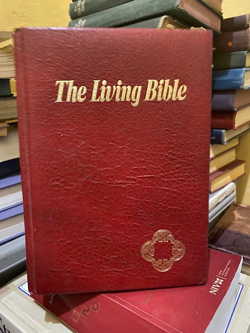 The Living Bible On Carousell   The Living Bible 1685503124 A05918dd 