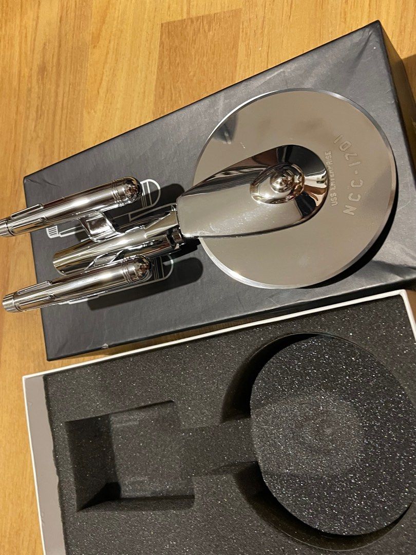 ThinkGeek Star Trek USS Enterprise NCC1701 Pizza Cutter, Hobbies &