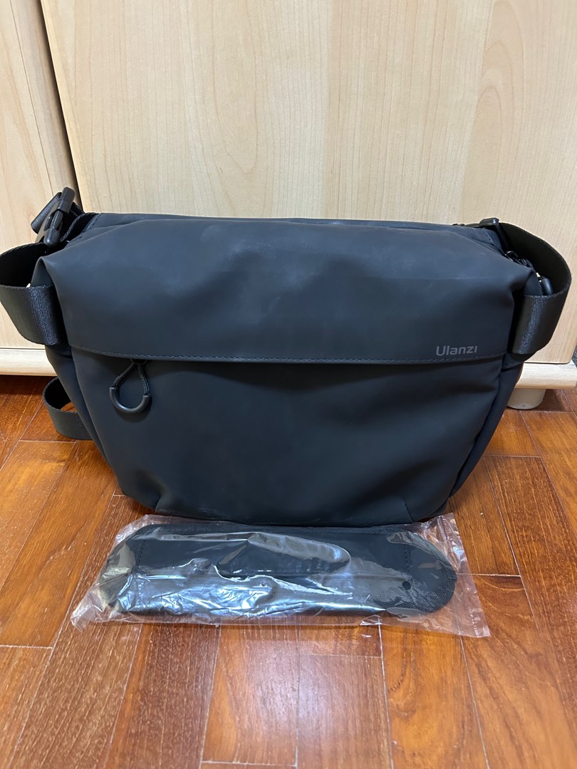Ulanzi PB008 Camera Sling Bag, Men's Fashion, Bags, Sling Bags on Carousell